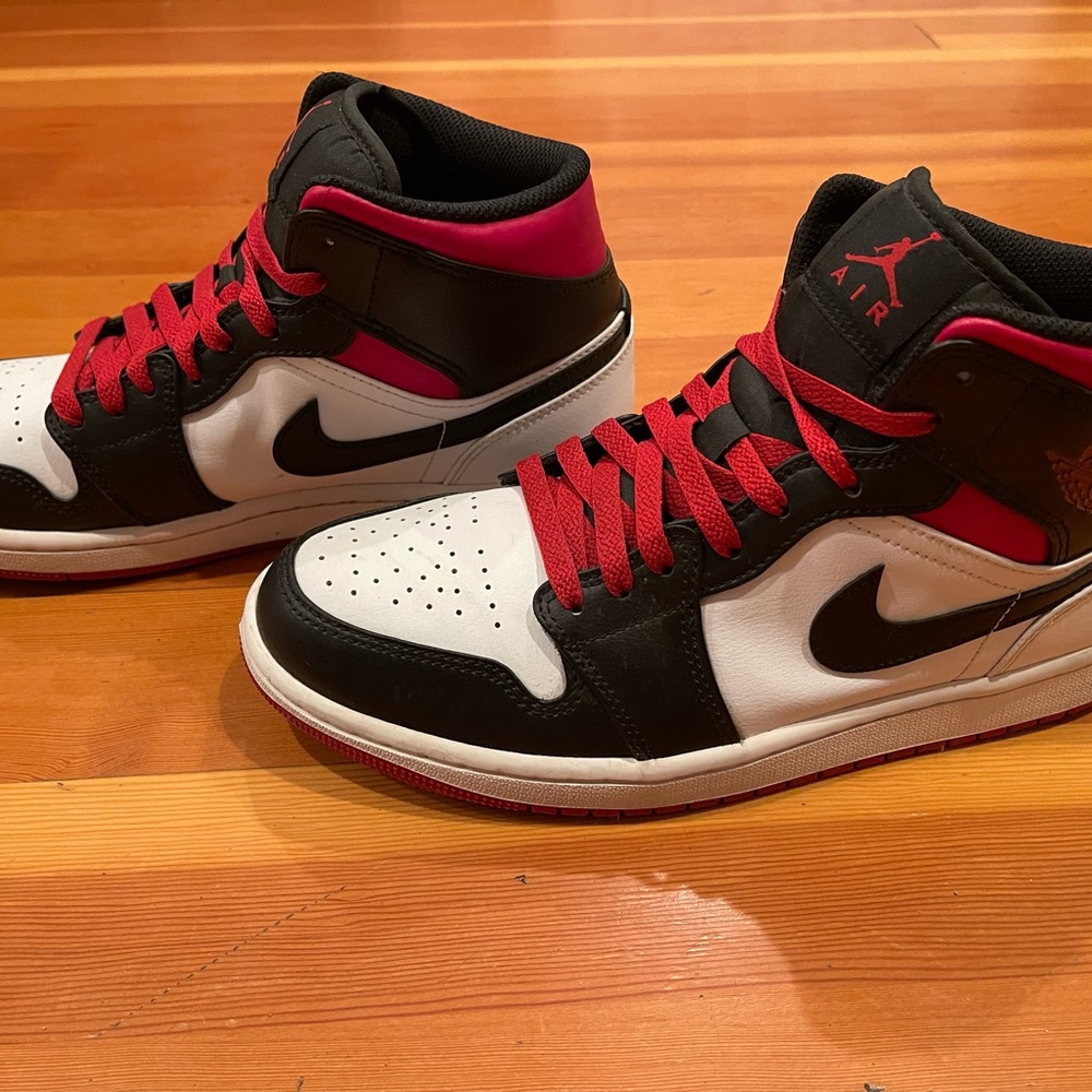 Nike Air Jordan 1 Mid Gym red black toe Men's 8.5 sneakers EUC